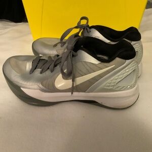 Nike Hyperspike Flywire Size 7 Women’s Athletic Shoes White and Gray